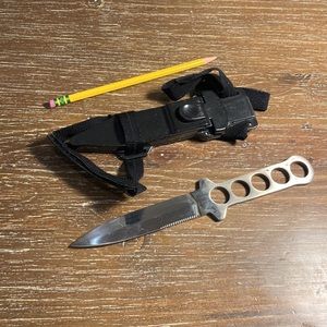 Leg Strap with Sheath & Full Knife Set